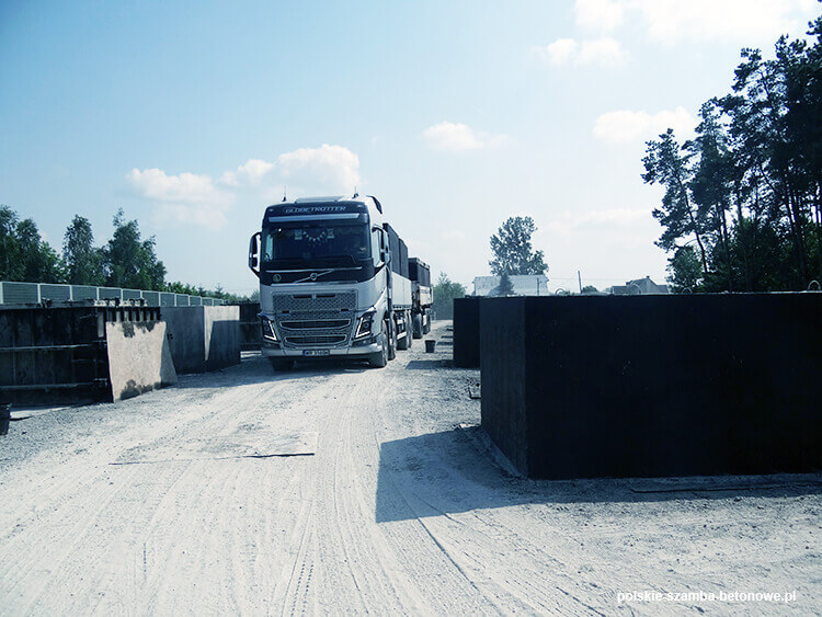 Transport szamb betonowych  w Tyszowcach